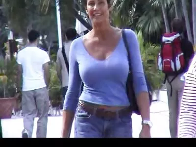 فيديو علاج ثلاثي (جولي سكاي ، أيلين دايموند ، سكس محارم امريكي مترجم ديور)
