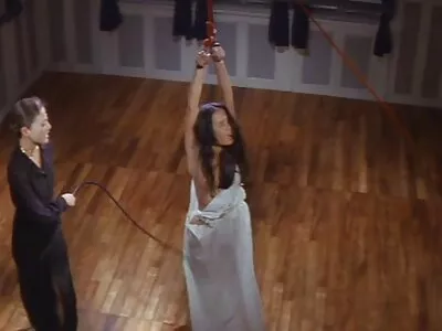 فتاة بيضاء تعرف كيفية ركوب اجمل بنات سكس مترجم عربي ديك. فيديو (فانيسا كيج)